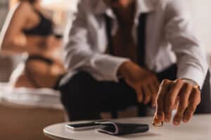 Signs a man is in love with his mistress